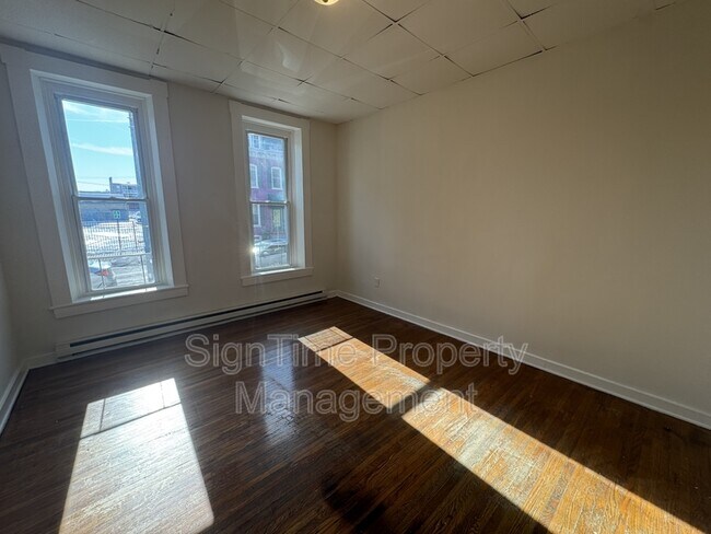 Building Photo - 42 E Washington St