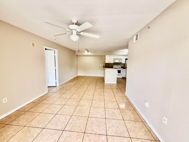 Building Photo - 181 SW Palm Dr