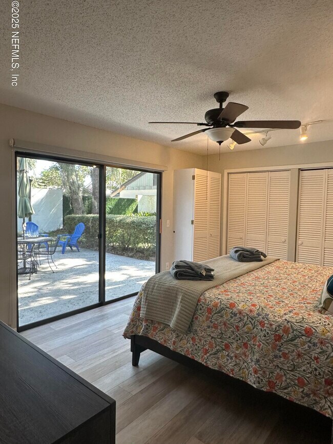 Building Photo - 133 Bermuda Ct