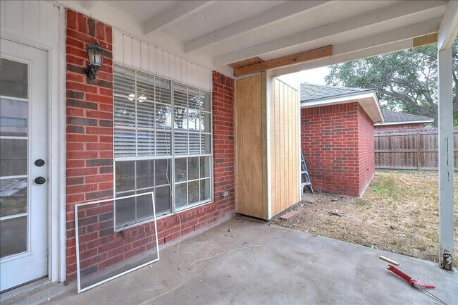 Building Photo - 6405 Clairfield St