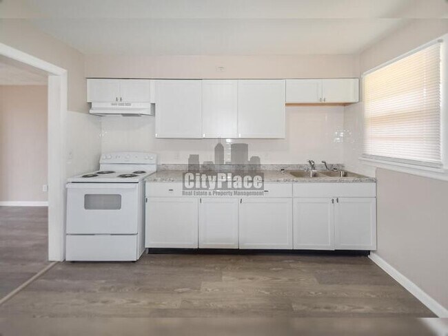 Building Photo - 9162 E 17th St