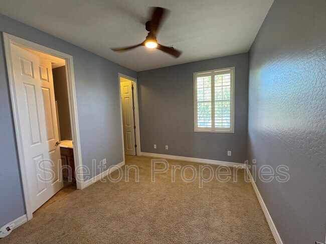 Building Photo - 20933 W Cora Vista