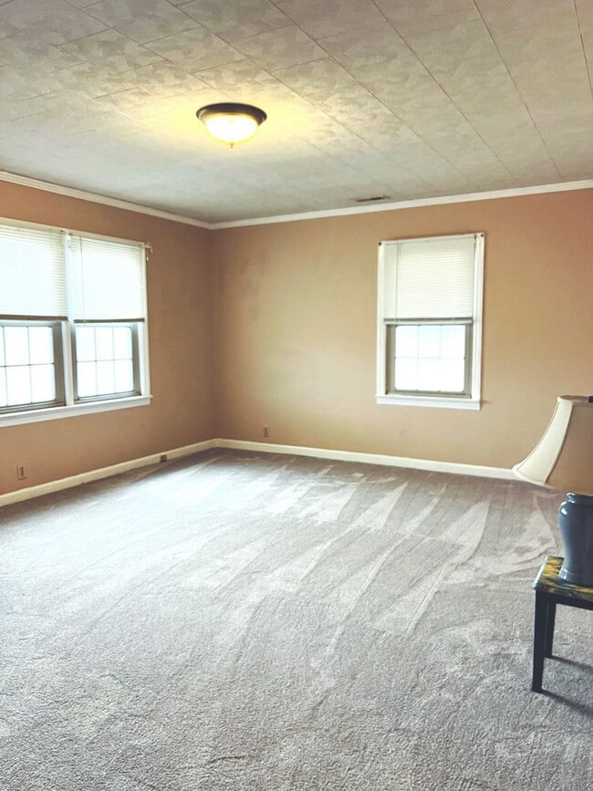 Building Photo - 3 Bed 1.5 Bath House in Belhaven