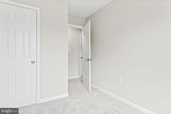 Building Photo - 57 Adams Dr NE