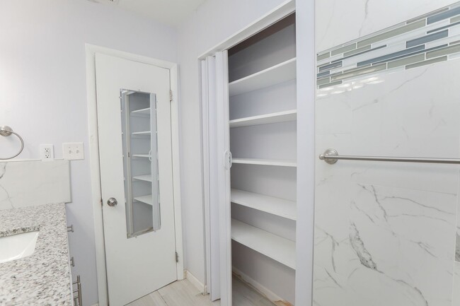 Building Photo - "Beautifully Updated Townhome – Ready for ...