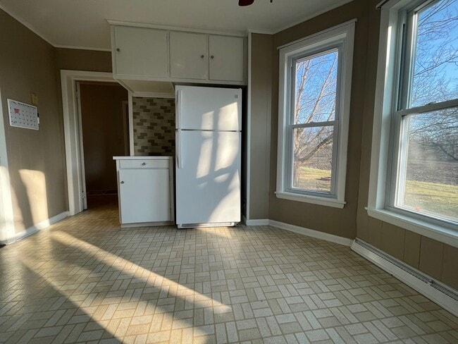 Building Photo - Three Bedroom in Mapleton Local School Dis...