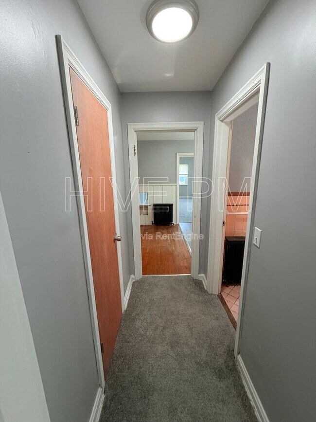 Building Photo - 3135 Mozart Ave