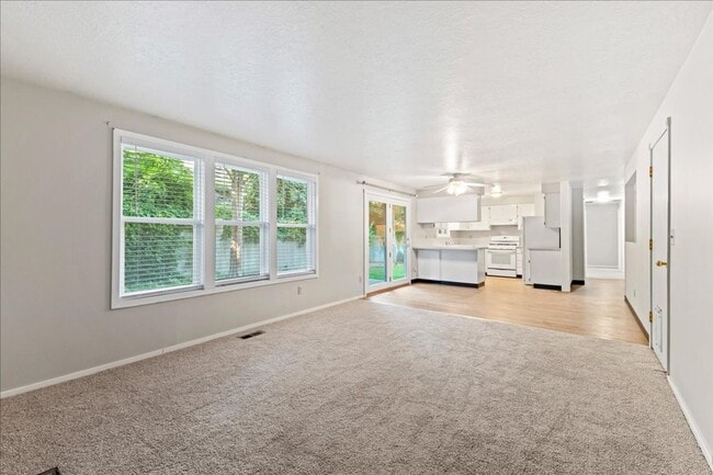 Building Photo - North End 3 Bedroom 2 Bathroom Home