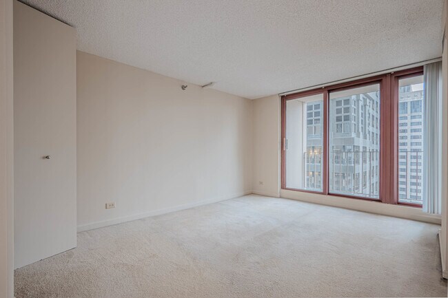 Building Photo - 200 N Dearborn St
