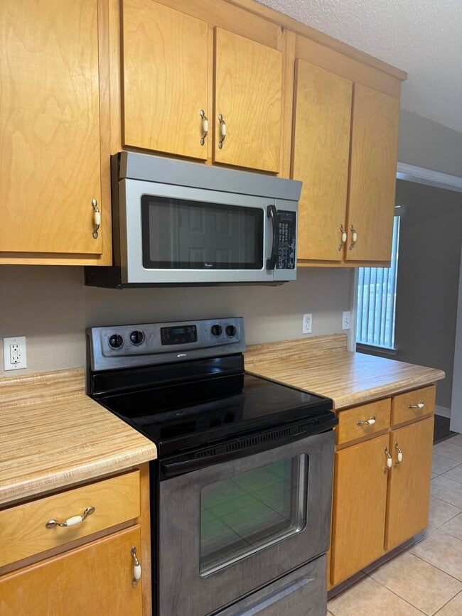 Building Photo - 2369 Andorra St