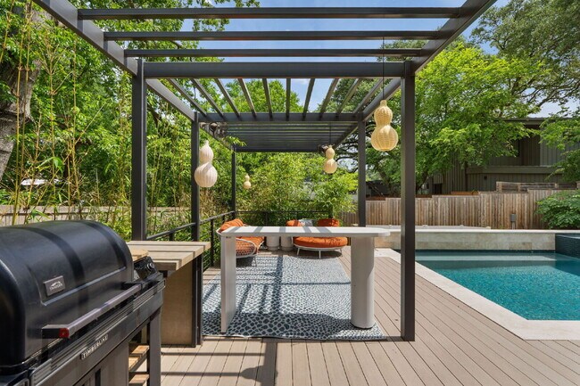 Building Photo - Modern Oasis in Bouldin Creek