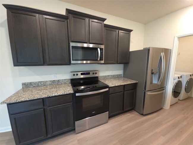 Building Photo - 305 Lone Mountain Dr