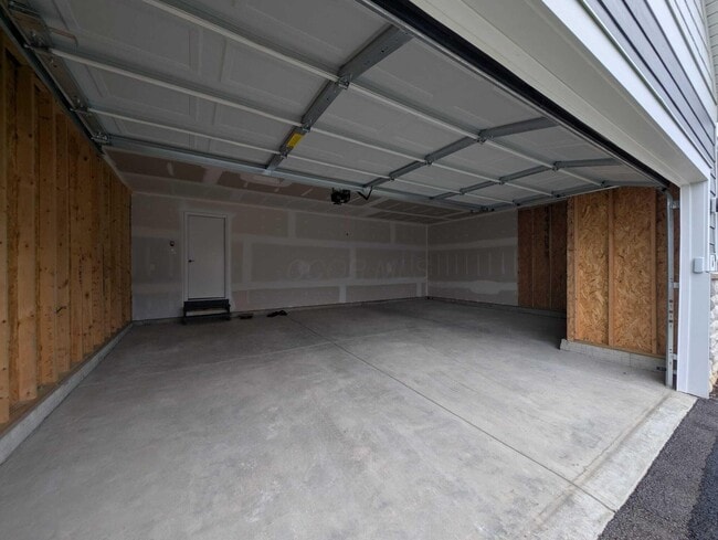 Building Photo - 865 Ping Ln