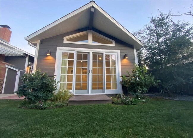 Building Photo - 349 Norumbega Dr