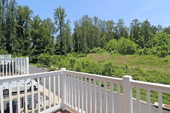 Building Photo - Pet-Friendly Brookhill Commons End-Unit Condo