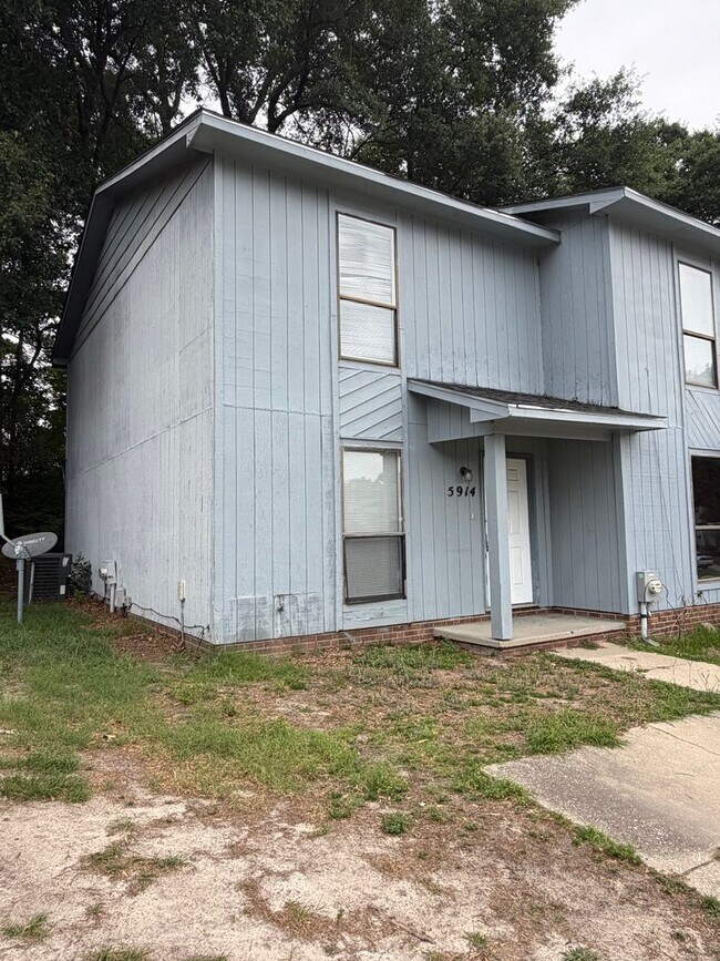 Building Photo - New Listing!