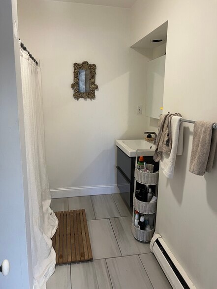 Bathroom - 10 Trowbridge St