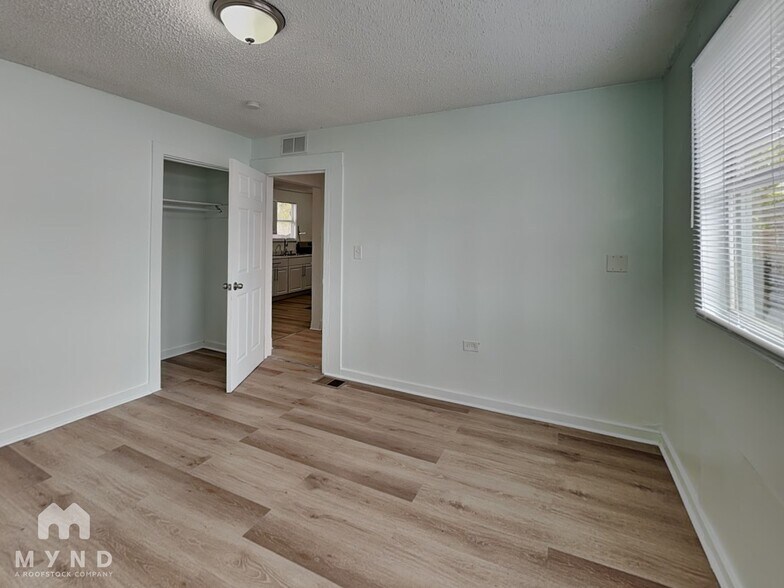 Building Photo - 2184 W 45th St