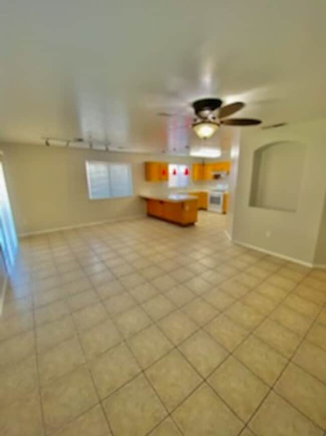 Building Photo - 4 bed/ 3 bath Recently Updated Home!