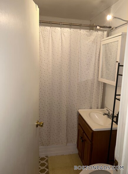 Building Photo - 384 Commonwealth Avenue