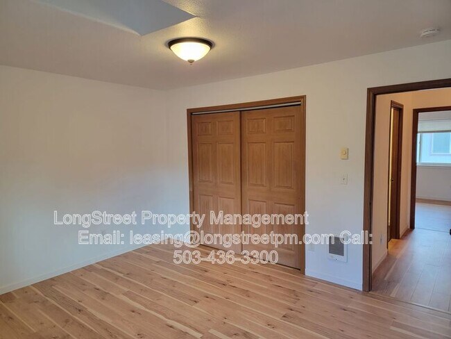 Building Photo - 3121 NE Flintlock Pl