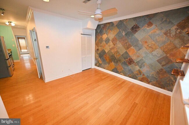Building Photo - 550 Hobart Pl NW