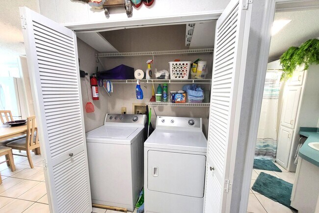 Building Photo - 8403 Delphinium Ct