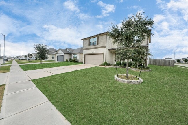 Primary Photo - 2056 Spindletree Ln