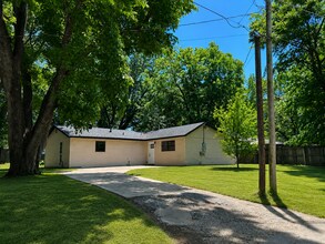 Building Photo - 3 Bed / 2 Bath home with Single Car Garage in Farmington