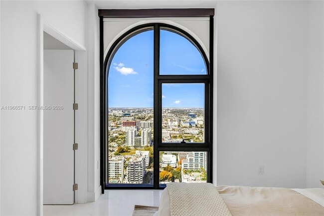 Building Photo - 700 NE 24th St