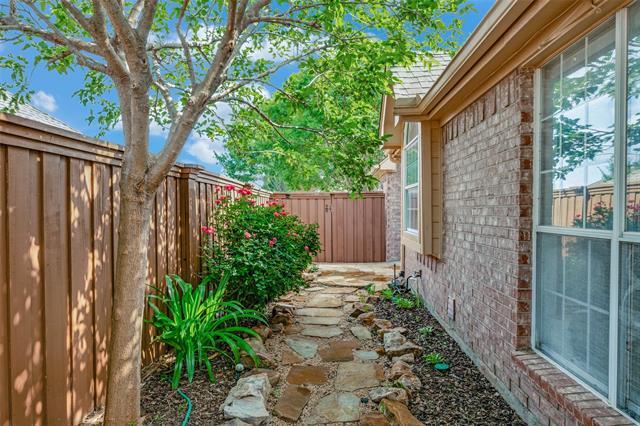 Building Photo - 1417 Honey Locust Dr