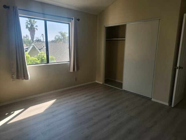 Building Photo - 1208 Roswell Ave