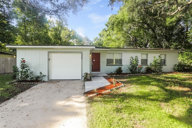 Primary Photo - 5368 Mustang Way