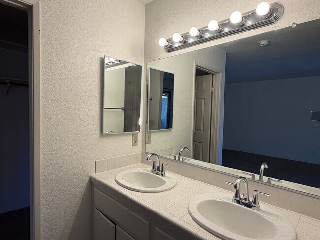 Building Photo - 3033 Via Sabinas