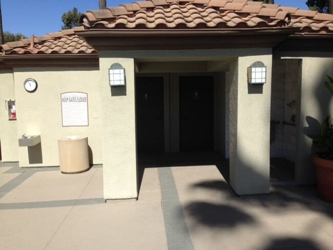 Building Photo - BEAUTIFUL ONE BEDROOM ONE BATH CONDO WITH ...