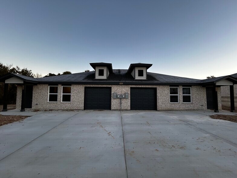 Building Photo - 10036 W Hwy 199