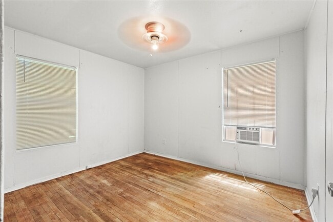 Building Photo - 5515 Flamingo Dr