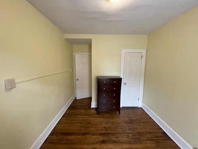 Building Photo - 906 Gompers Ave