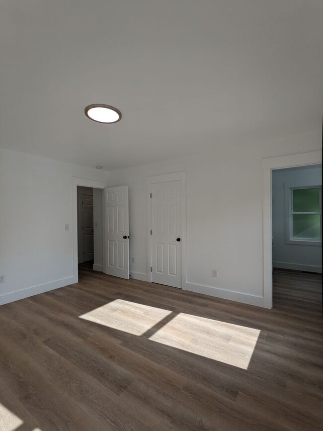 Building Photo - Black Mountain Rental!