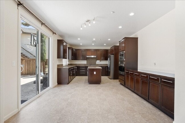 Building Photo - 957 Antiquity Dr