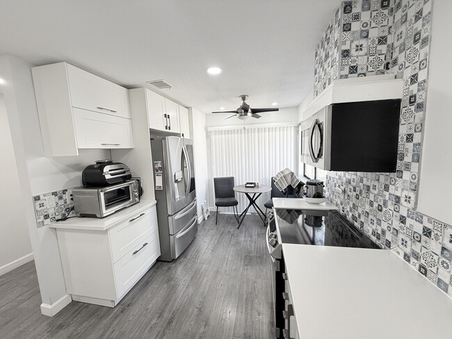 Building Photo - 417 Evesham Pl