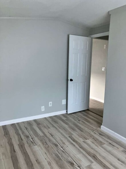 Building Photo - 4 Deerwood Park
