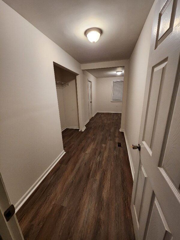 Building Photo - 911 W Russell Ct