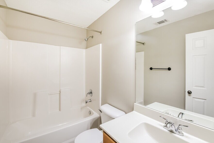 Building Photo - 355 Village Dr