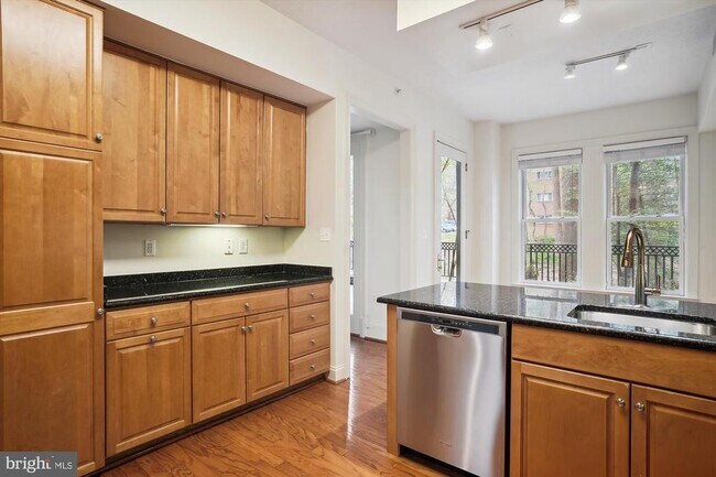 Building Photo - 10401 Strathmore Park Ct