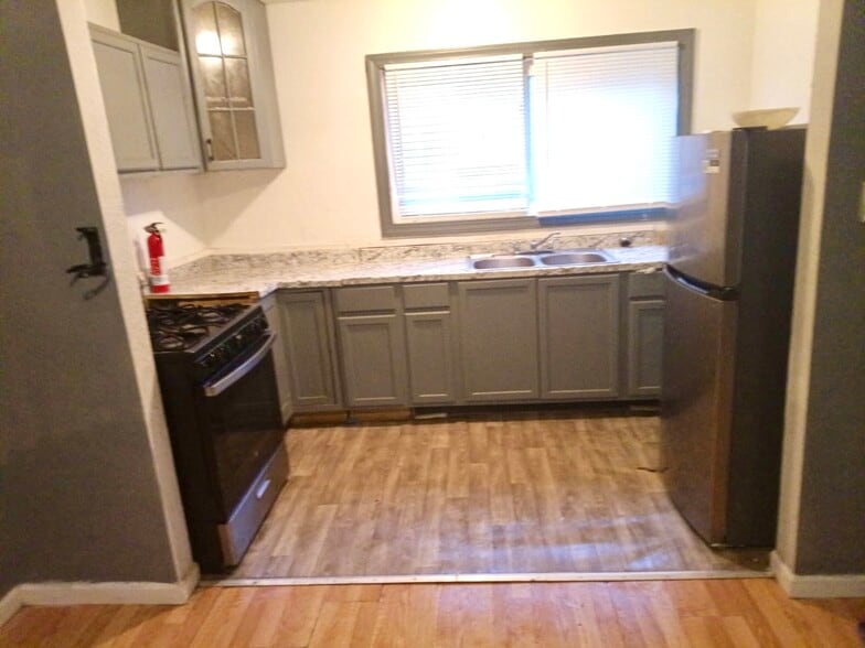 Building Photo - 706 W Prairie Ave