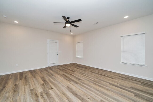 Building Photo - 2241 Headrick Rd