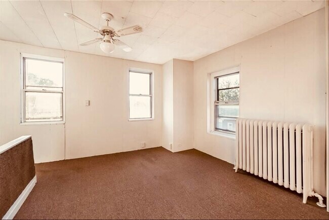 Building Photo - 728 N 5th St