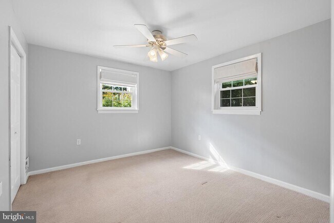 Building Photo - 8109 Broadview Dr