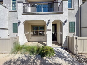 Building Photo - 9829 E Stratus Ave